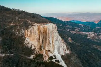 Vue impressionnante de la cascade pétrifié de Hierve el Agua dans l'Etat de Oaxaca au Mexique