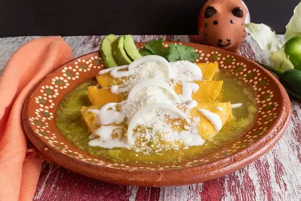 assiette de Enchiladas verdes, plat typique de la gastronomie mexicaine