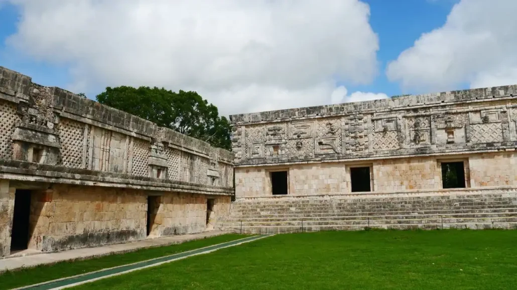 Visiter Uxmal quadrilatere des nonnes